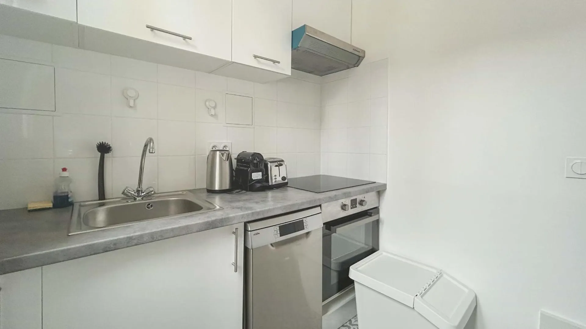 Jardin Des Plantes - Beautiful Bright 2-Bedroom Apartment -1 Living Room Paris