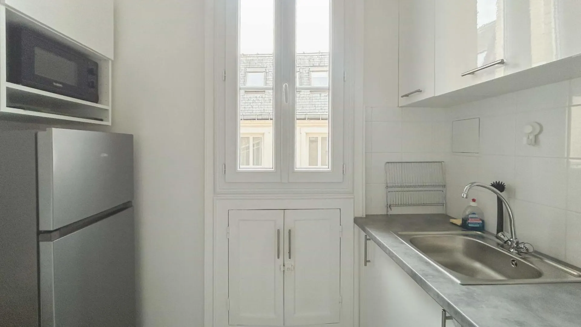 Jardin Des Plantes - Beautiful Bright 2-Bedroom Apartment -1 Living Room Paris