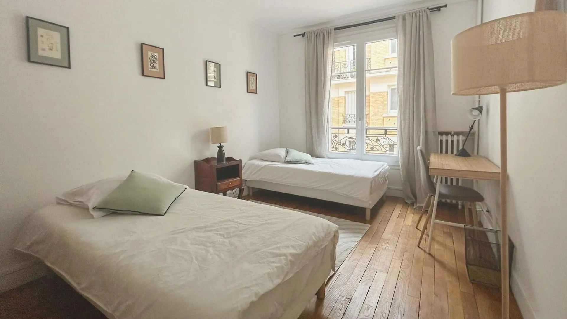 Jardin Des Plantes - Beautiful Bright 2-Bedroom Apartment -1 Living Room Paryż